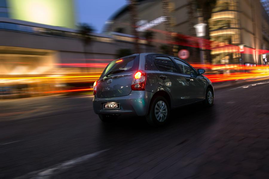  Toyota Etios Hatchback 2015 года  (ZA) (фото 7 из 16)